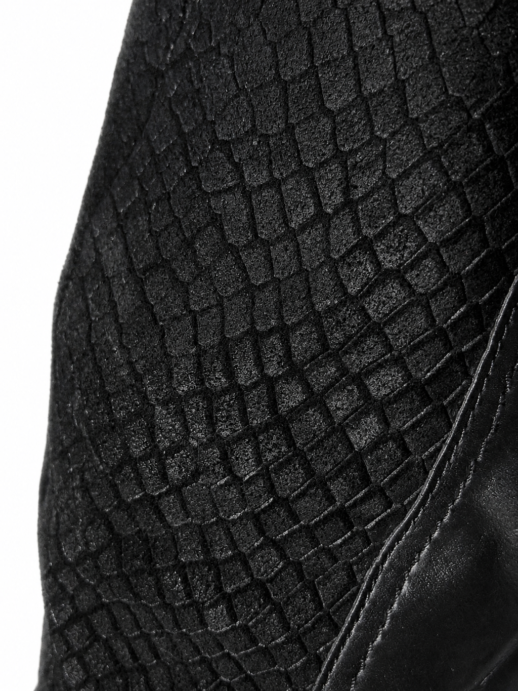 Bota Alta Negra CAPRICE — Cuero Croco