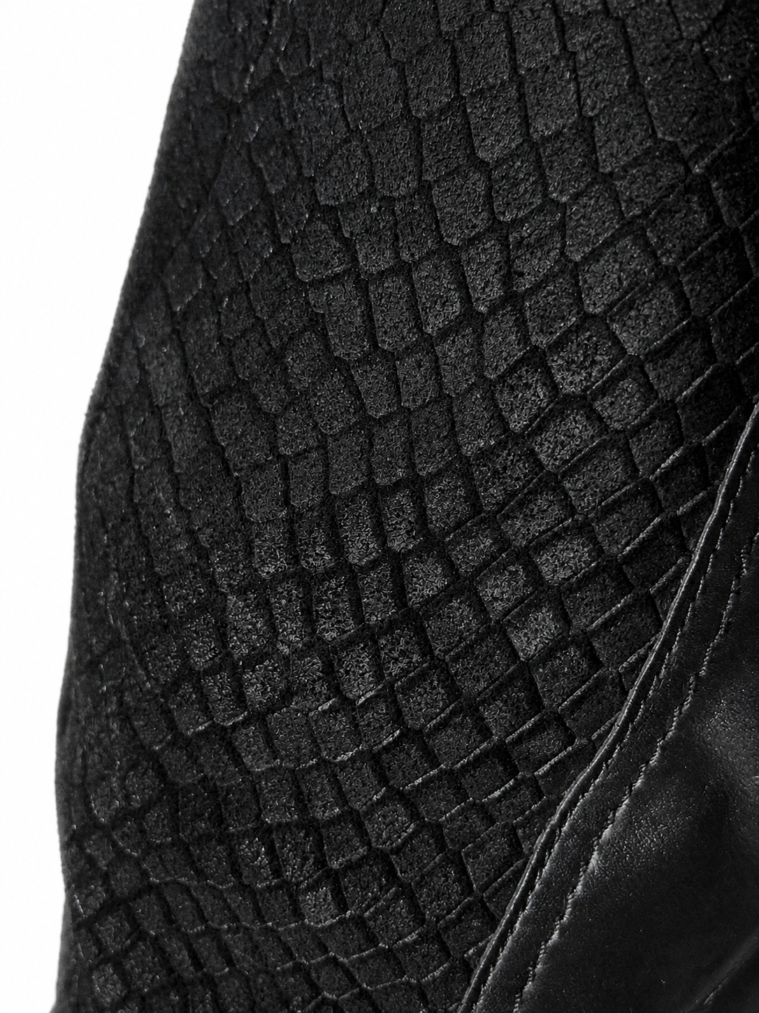 Bota Alta Negra CAPRICE — Cuero Croco